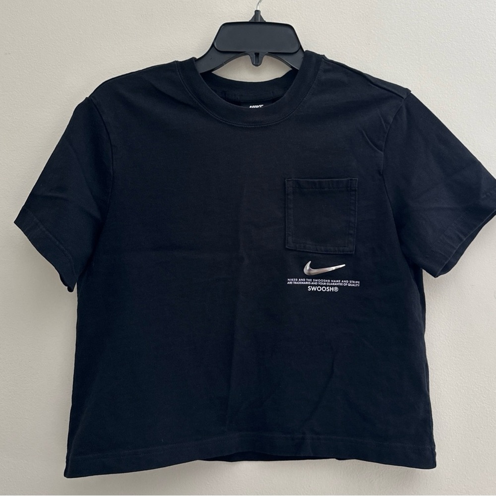 NIKE WOMEN NSW POCKET Size S -SWOOSH HEAVY COTTON  T SHIRT DN4851-010 DN4975